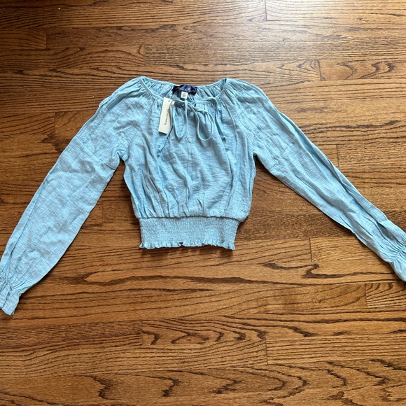 SOLD NEW NWT Francesca’s Blue Rain Chambray Smocked Cropped Long Sleeve Top XS - Picture 3 of 8